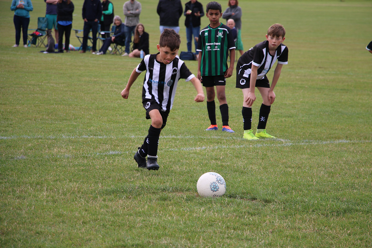 Elmhurst vs Brill United